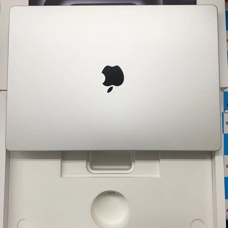 MacBook Pro 16����� Late2024 Apple M4 Max(16����) 40����