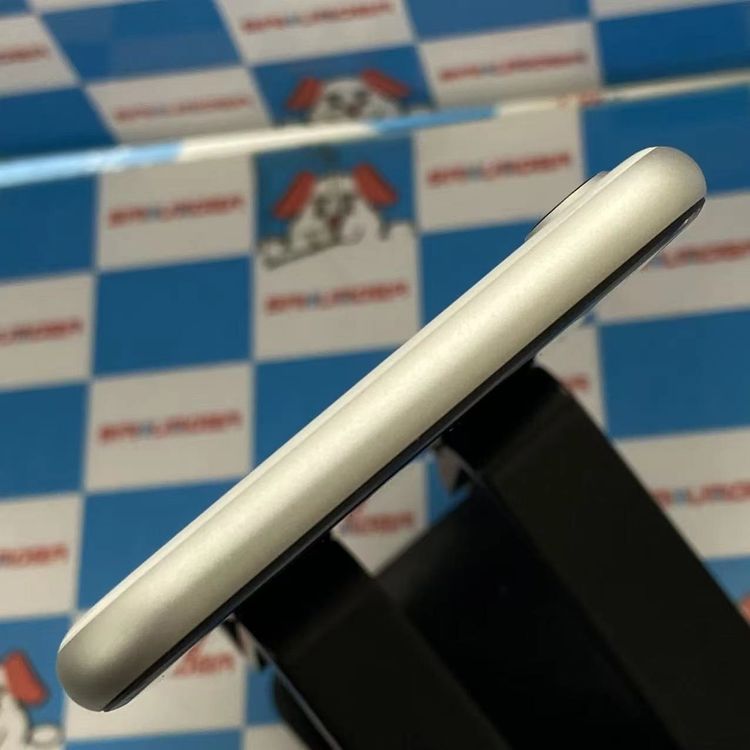 ¨��ȯ����iPhoneSE ��2���� 256GB �ۥ磻�� MXVU2J/A AU��SIM�ե꡼