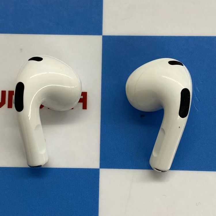 ¨��ȯ����AirPods ��3���� �ۥ磻�� A2564