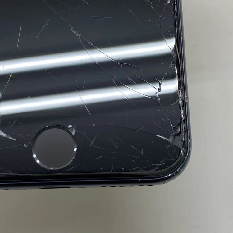 iPhoneSE ��3���� 64GB �ߥåɥʥ��� MMYC3J/A docomo��SIM�ե꡼ ��