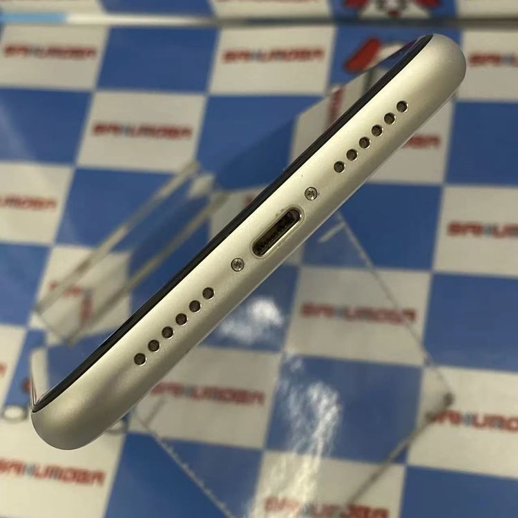 ¨��ȯ����iPhone11 64GB �ۥ磻�� MWLU2J/A AU��SIM�ե꡼