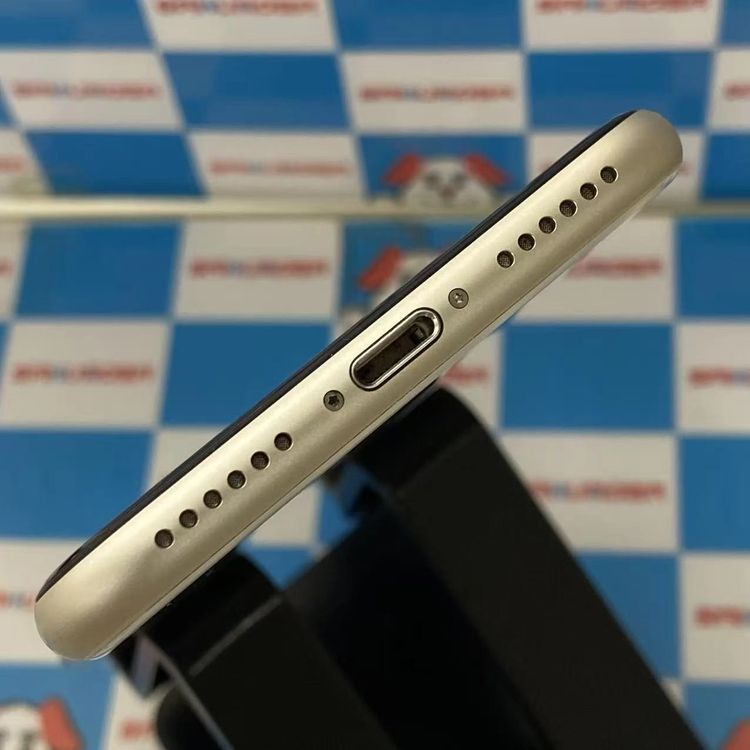 iPhoneSE ��3���� 64GB �������饤�� MMYD3J/A AU��SIM�ե꡼������