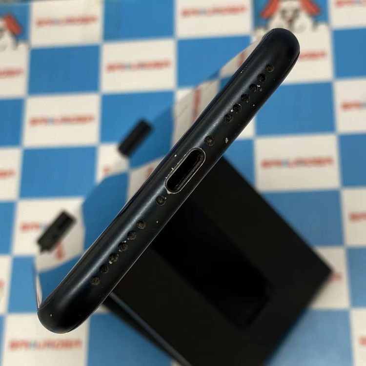 ¨��ȯ����iPhoneSE ��3���� 64GB �ߥåɥʥ��� MMYC3J/A au��SIM�ե꡼