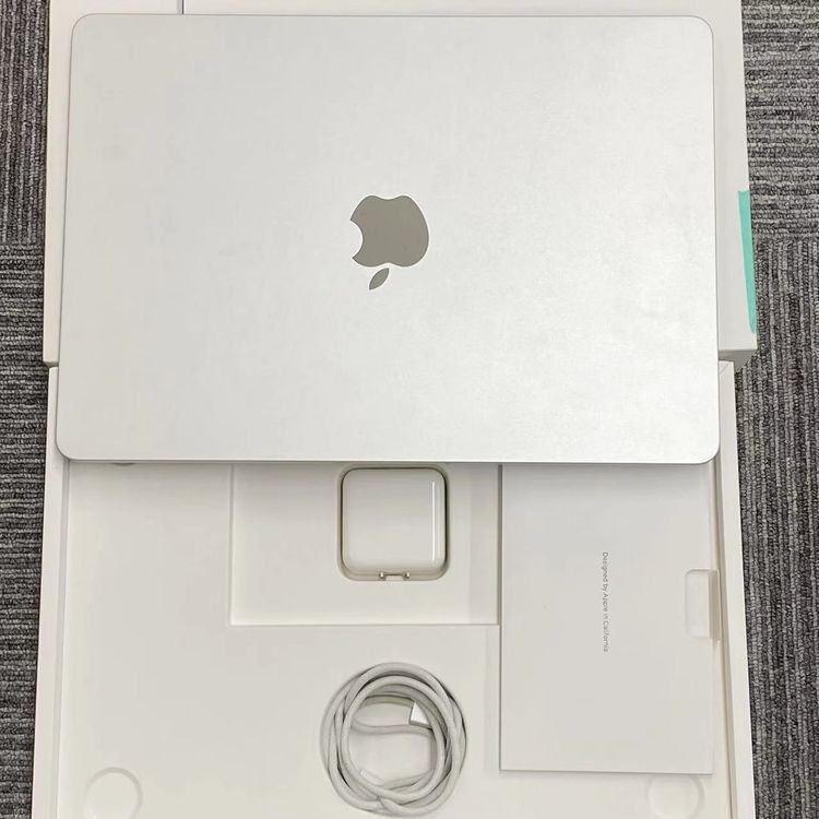 MacBook Air 13����� Mid2022 Apple M2 8GB 512GB ����С�