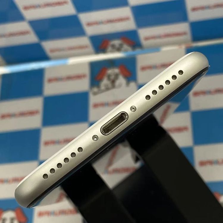 ¨��ȯ����iPhoneSE ��2���� 256GB �ۥ磻�� MXVU2J/A AU��SIM�ե꡼