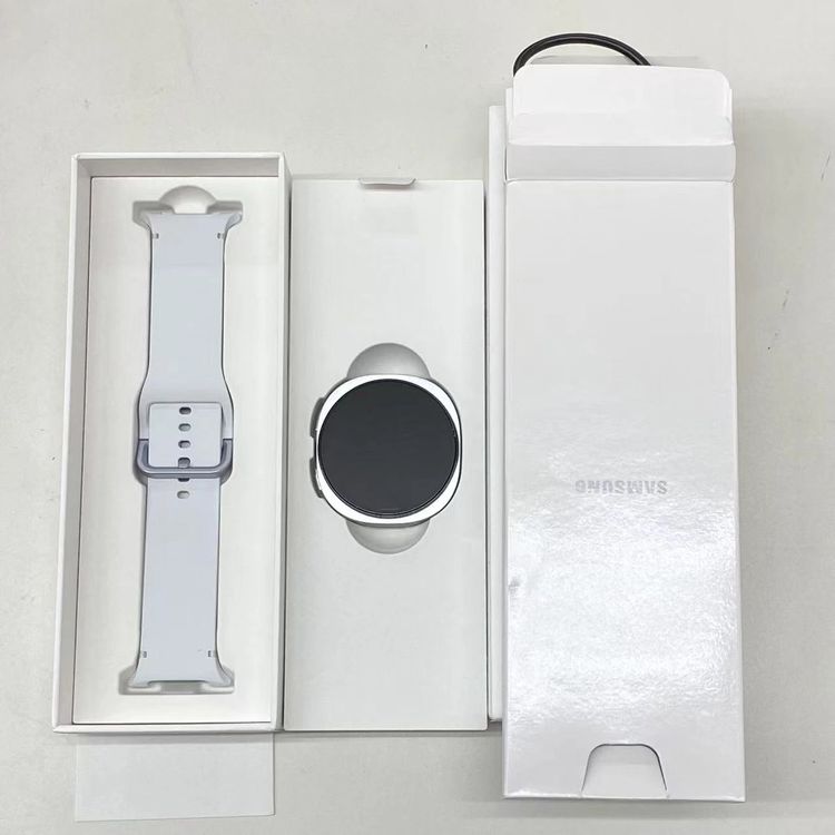 Galaxy Watch8 44mm LTE��ǥ� 32GB ����С� SM-L335F SoftB