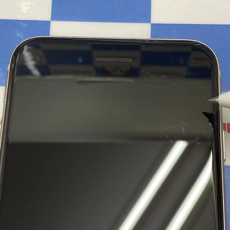 iPhoneSE ��3���� 64GB �������饤�� MMYD3J/A AU��SIM�ե꡼ ��������
