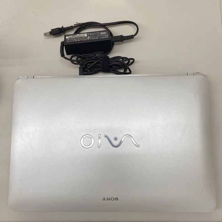 ¨��ȯ����SONY 8GB �ۥ磻�� SVF153B1GN