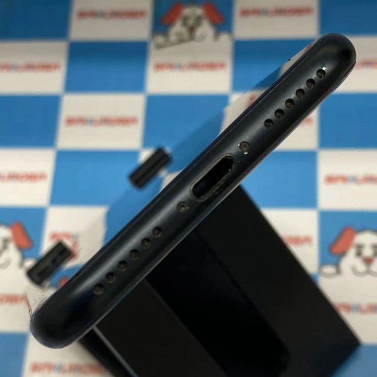 ¨��ȯ����iPhoneSE ��3���� 64GB �ߥåɥʥ��� MMYC3J/A AU��SIM�ե꡼