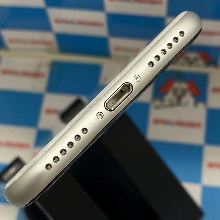 iPhoneSE 2 64GB ۥ磻 MHGQ3J/A SIMå docomo