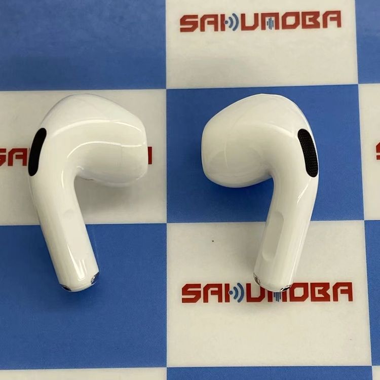 ¨��ȯ����AirPods ��5���� �磻��쥹���ť������դ� �ۥ磻�� MKFT4J/A