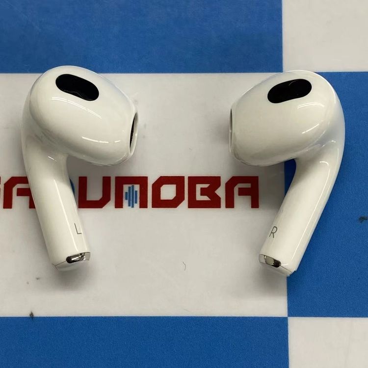 ¨��ȯ����AirPods ��3���� �ۥ磻�� A2564