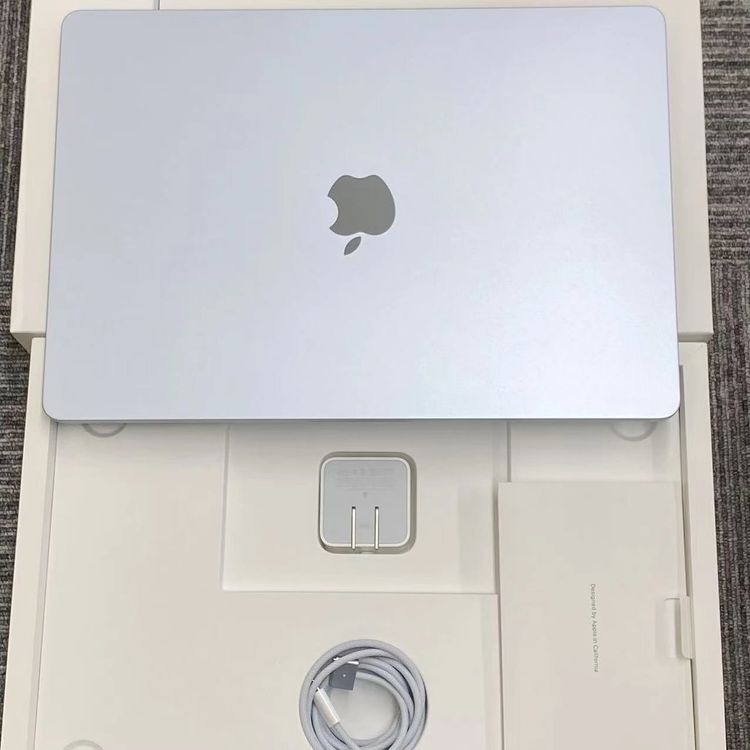MacBook Air 15����� Early2025 Apple M4 16GB/256GB ����