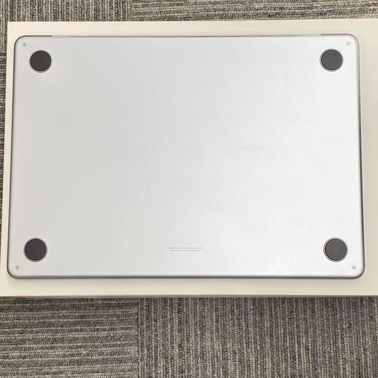 MacBook Air (13-inch, M4, 2025) 24GB/1TB �������֥롼 Z1