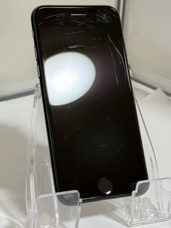 �ڲ��̥��������iPhone SE ��3���� �ߥåɥʥ��� 64GB SIM�ե꡼ �Хåƥ꡼98%