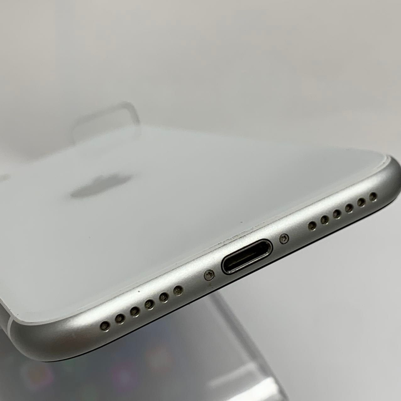 ムスビー｜Apple iPhone SE(第2世代) 128GB docomo版SIMフリー 