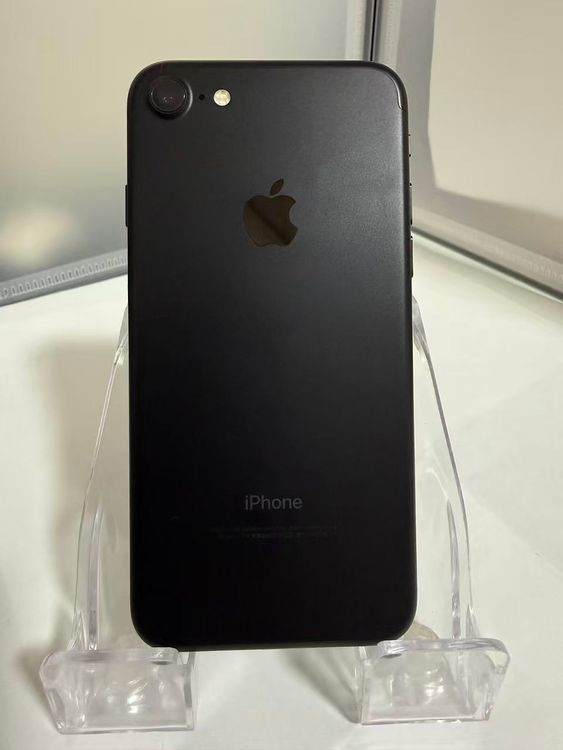 ��SIM�ե꡼��iPhone 7 �֥�å� 32GB �Хåƥ꡼95%