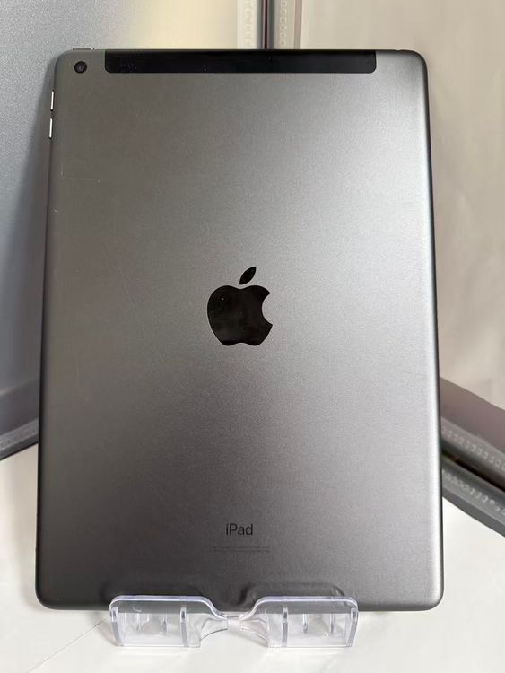 iPad 第8世代 32GB スペースグレイ 訳あり品 画面ホコリ混入あり