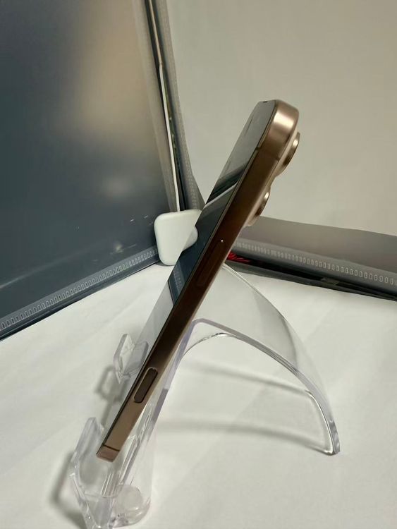 iPhone 16 Pro Max 256GB デザートチタニウム SIMフリー 美品