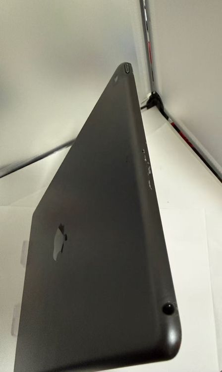 ��¦�̥������ꡦ128GB��iPad ��8���� Wi-Fi ���ڡ������쥤