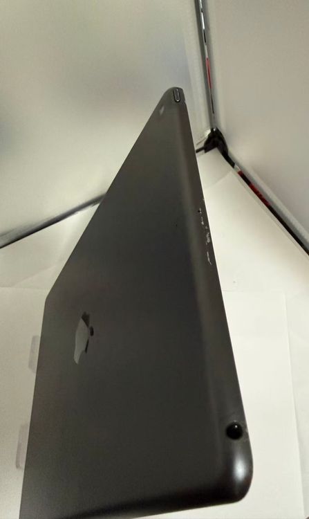 ��¦�̥������ꡦ128GB��iPad ��8���� Wi-Fi ���ڡ������쥤