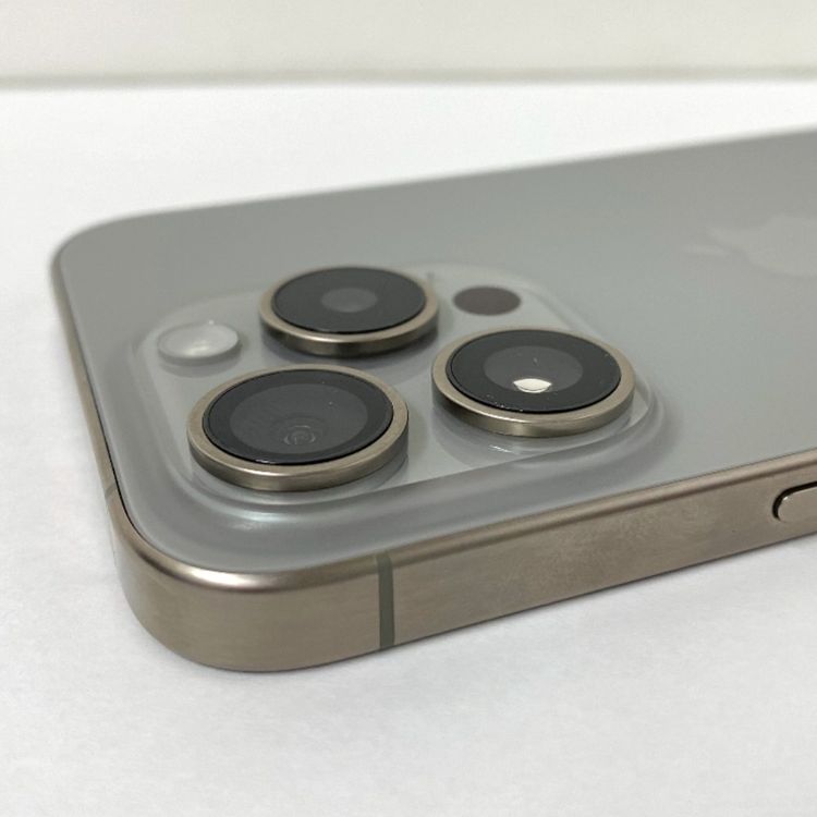 �ڼ��ߤʤߡۢ�au���Хåƥ꡼88% iPhone15 Pro 128GB �ʥ���������˥���