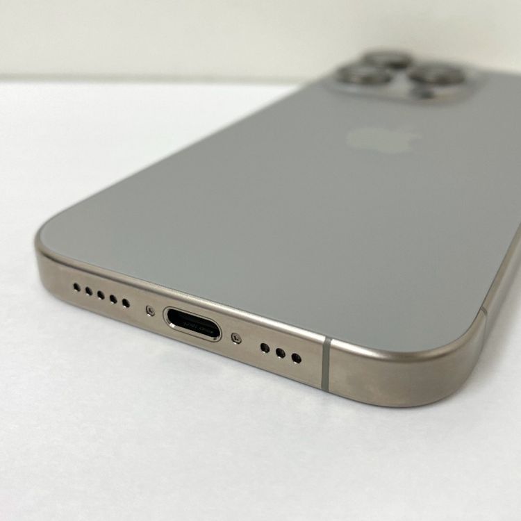 �ڼ��ߤʤߡۢ�au���Хåƥ꡼88% iPhone15 Pro 128GB �ʥ���������˥���