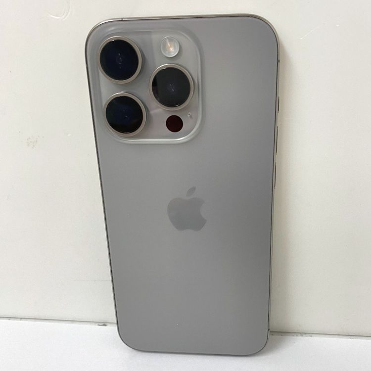 �ڼ��ߤʤߡۢ�au���Хåƥ꡼88% iPhone15 Pro 128GB �ʥ���������˥���