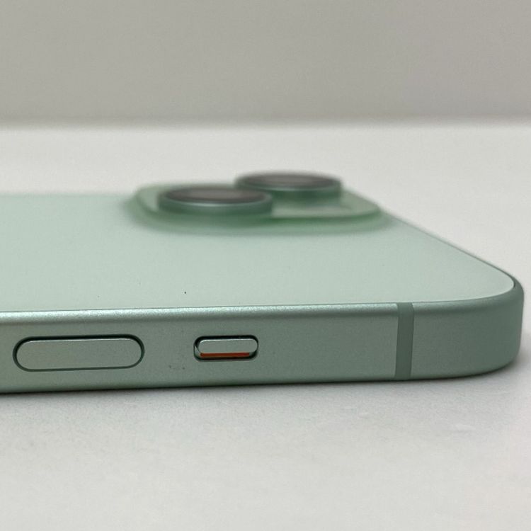�ڼ��ߤʤߡۢ�SIM�ե꡼���Хåƥ꡼100% iPhone15 128GB ���꡼��