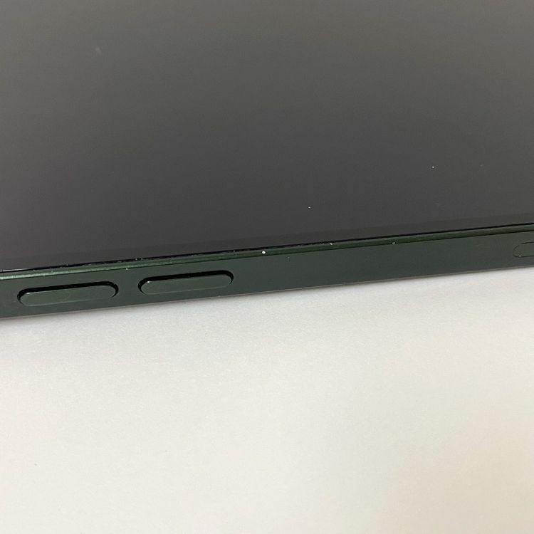 �ڼ��ߤʤߡۢ�au���Хåƥ꡼76% iPhone13 128GB ���꡼��