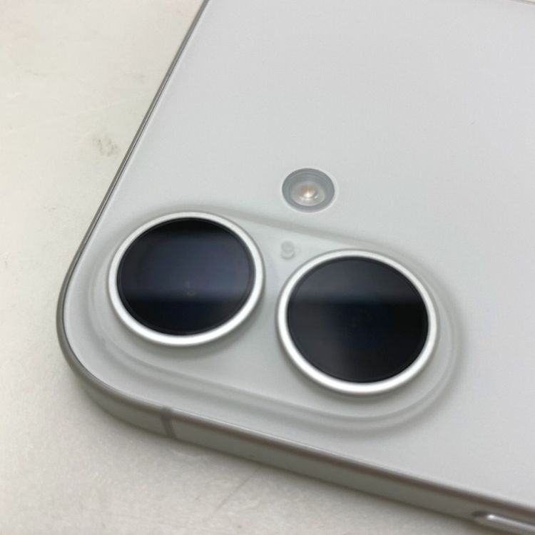 �ڼ��ߤʤߡۢ��ɥ��⢡�Хåƥ꡼100% iPhone16 128GB �ۥ磻��