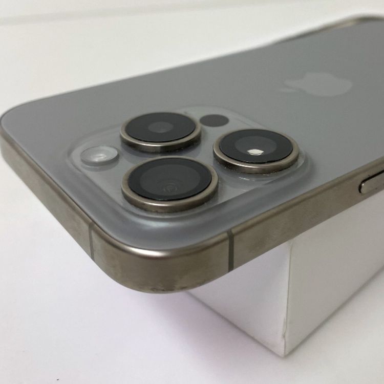 �ڼ��ߤʤߡۢ�SB���Хåƥ꡼87% iPhone15 Pro 256GB �ʥ���������˥���