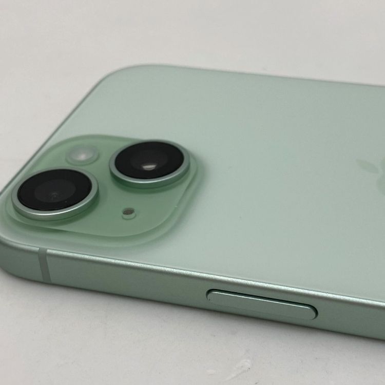 �ڼ��ߤʤߡۢ�SIM�ե꡼���Хåƥ꡼100% iPhone15 128GB ���꡼��