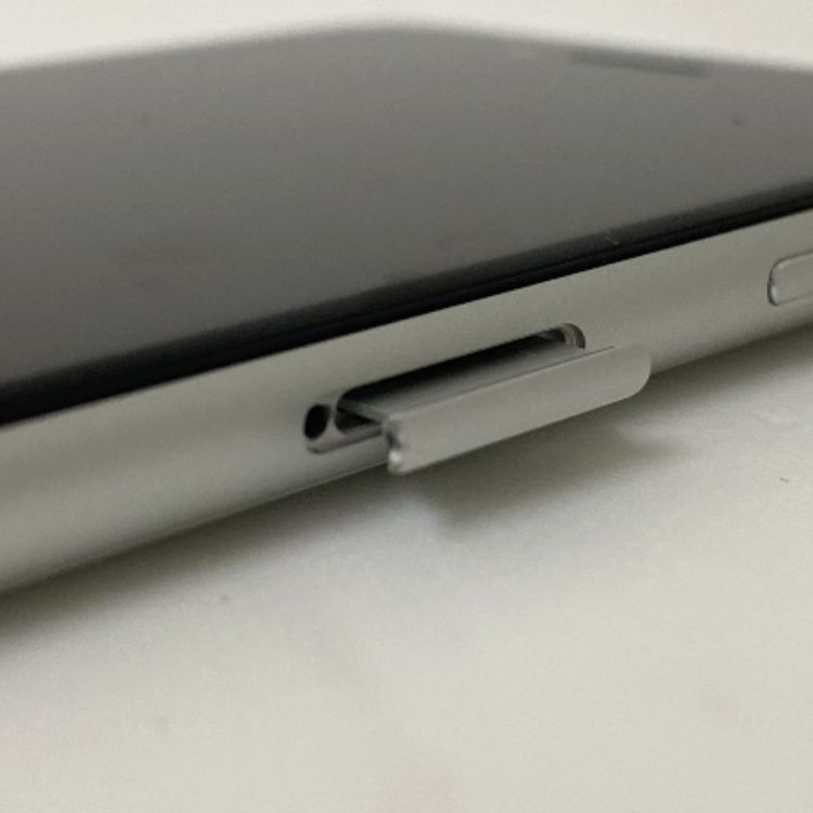 �ڼ��ߤʤߡۢ�au���Хåƥ꡼86% iPhone SE ��2���� 64GB