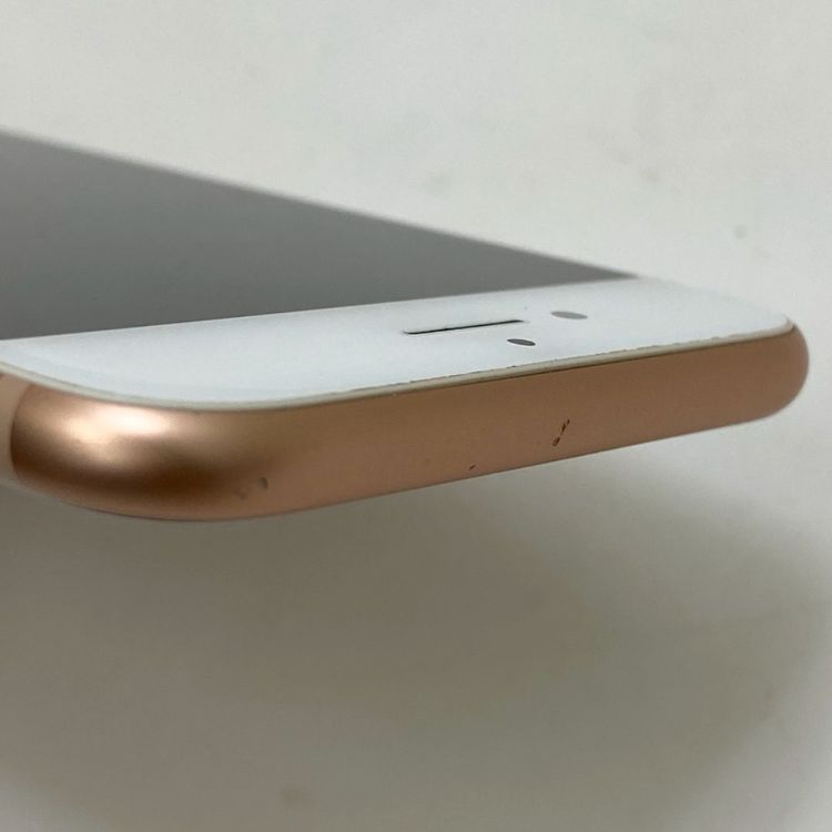 �ڼ��ߤʤߡۢ�au���Хåƥ꡼88% iPhone 8 64GB �������