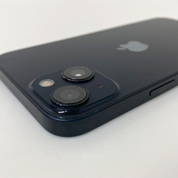 �ڼ��ߤʤߡۢ�SB���Хåƥ꡼71% iPhone13 128GB �ߥåɥʥ���