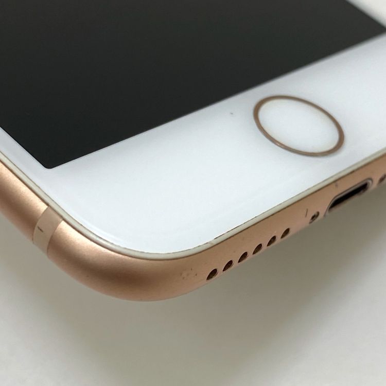 �ڼ��ߤʤߡۢ�au���Хåƥ꡼88% iPhone 8 64GB �������