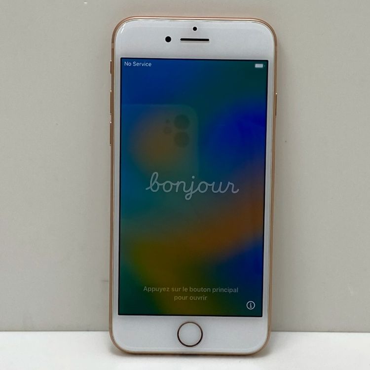 �ڼ��ߤʤߡۢ�au���Хåƥ꡼88% iPhone 8 64GB �������