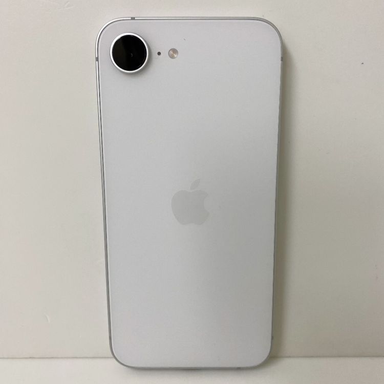 �ڼ��ߤʤߡۢ���ŷ���Хåƥ꡼100% iPhone16e 128GB