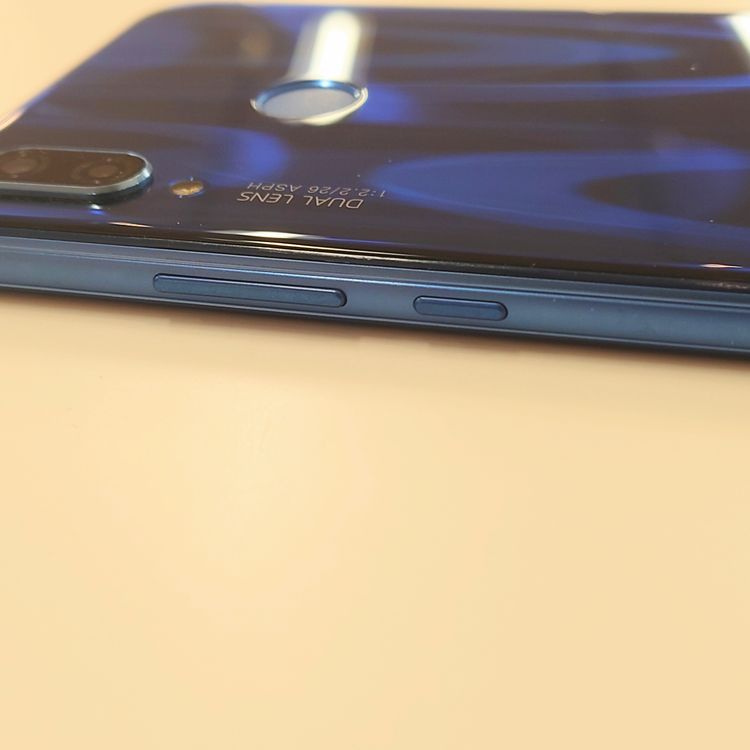 �ڽ���Ź���ݺѡ� HUAWEI P20 lite 32GB ���饤��֥롼