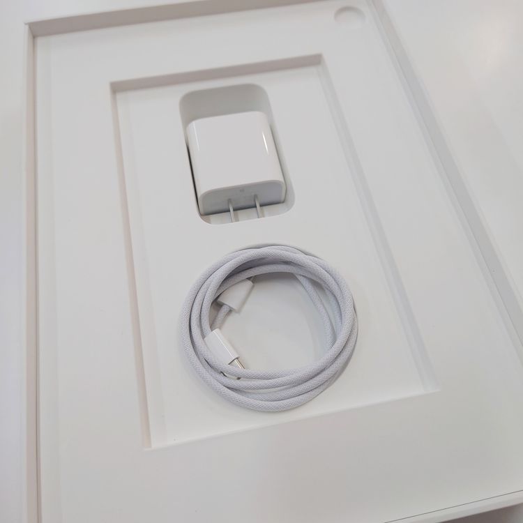 �ڽ���Ź���ݺѡ� iPad(A16) 256GB ����С�  Wi-Fi��ǥ�