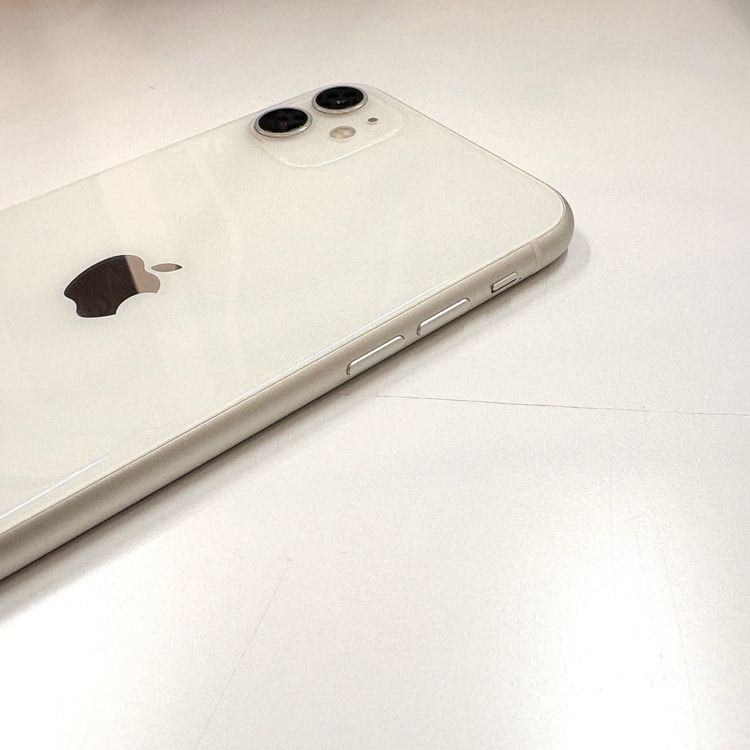 �ڽ���Ź�����ѡ�iPhone11 128GB �ۥ磻�� �Хåƥ꡼��������100%