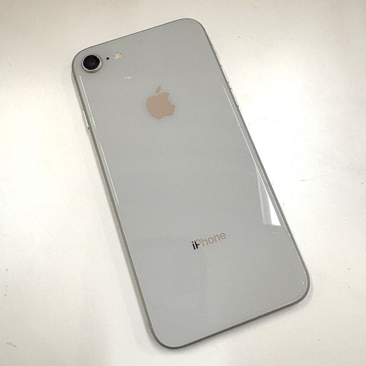 �ڽ���Ź�����ѡ�iPhone8 64GB �ۥ磻�� �Хåƥ꡼�򴹺Ѥ�