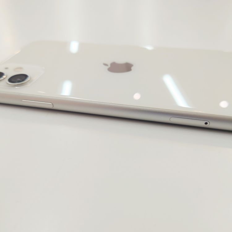 �ڽ���Ź�����ѡ�iPhone11 64GB �ۥ磻�� �Хåƥ꡼��������100%