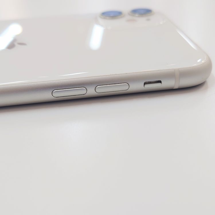 �ڽ���Ź�����ѡ�iPhone11 64GB �ۥ磻�� �Хåƥ꡼��������100%