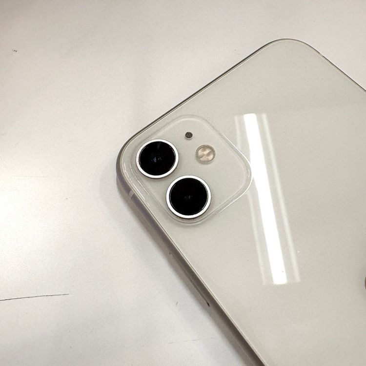 �ڽ���Ź�����ѡ�iPhone11 128GB �ۥ磻�� �Хåƥ꡼��������100%