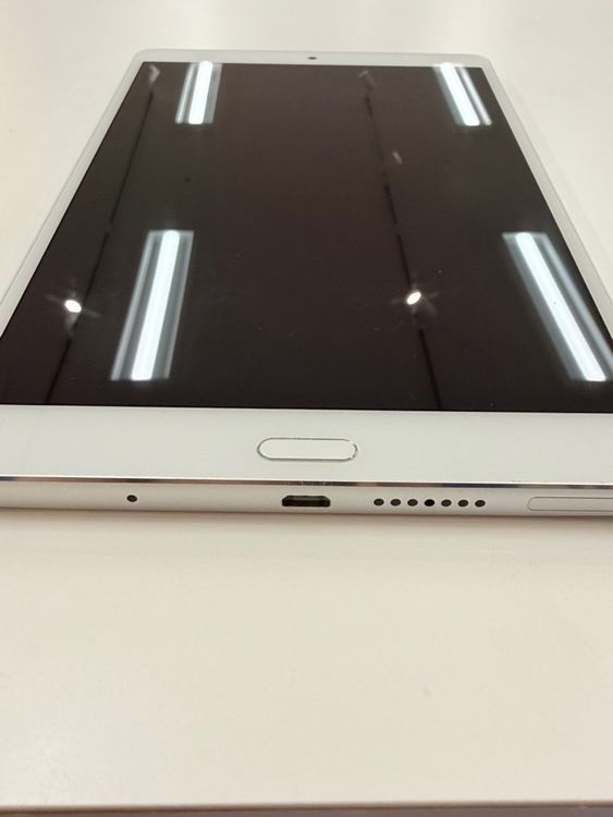 �ڽ���Ź���ݺѡ� dtab Compact d-01J 16GB ����С�