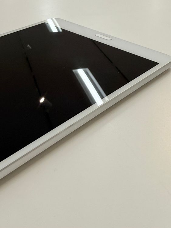 �ڽ���Ź���ݺѡ� dtab Compact d-01J 16GB ����С�