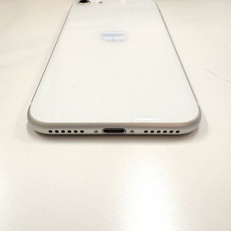 �ڽ���Ź�����ѡ�iPhone SE �裲���� 64GB �ۥ磻�� �Хåƥ꡼��������100%