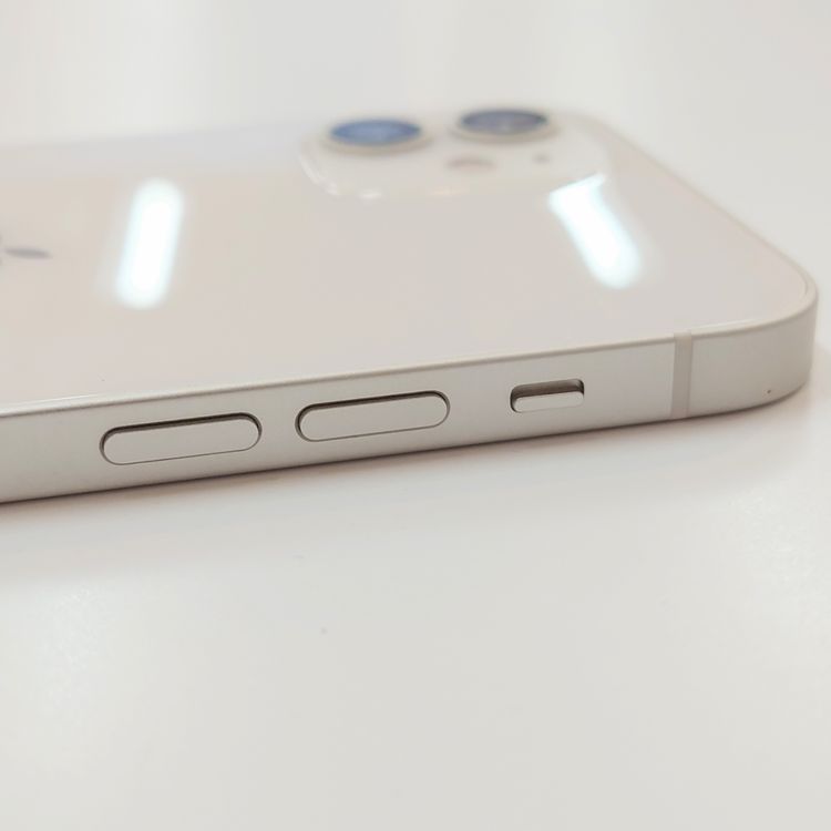 �ڽ���Ź�����ѡ�iPhone12 128GB �ۥ磻�� �Хåƥ꡼�򴹺Ѥ�